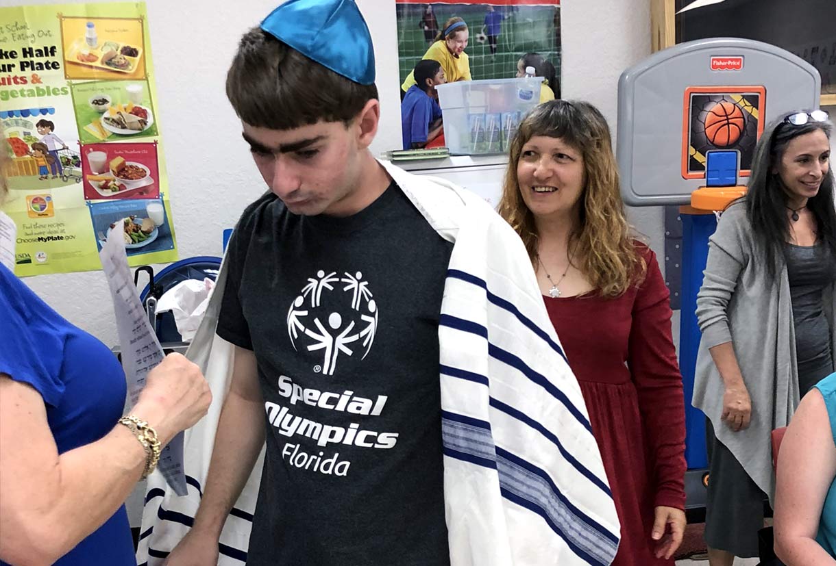 YAD HEBREW SCHOOL STUDENTS CELEBRATE GRADUATION