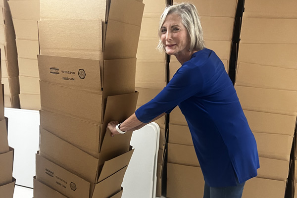 woman-with-boxes